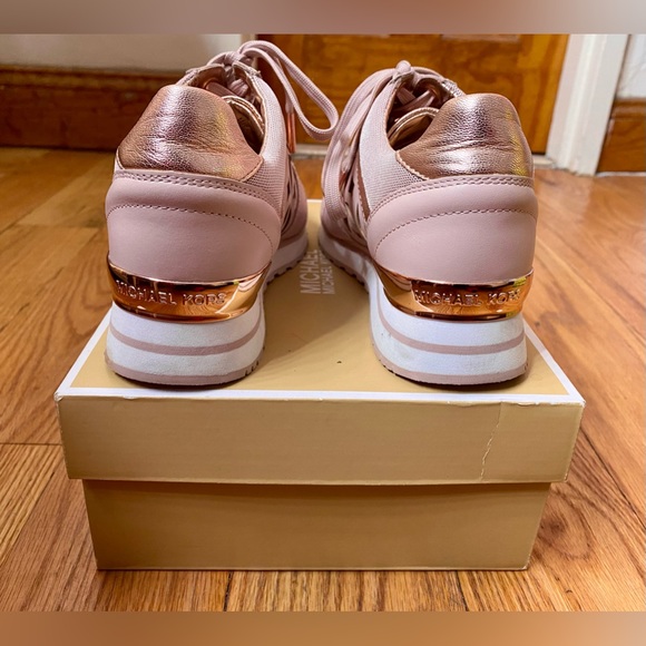 Michael Kors Light Pink with Rose Gold Trainers; Size 6.5 ✨ - Picture 4 of 8